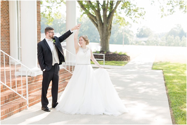 outdoor southern wedding bride and groom portraits