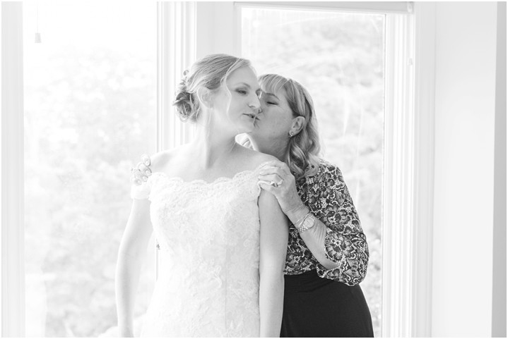 mother daughter moment southern wedding