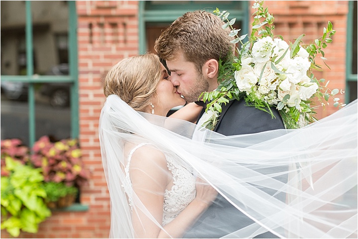 outdoor downtown bride and groom portraits