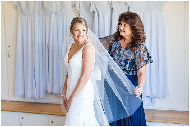 mother daughter getting ready spartanburg country club wedding